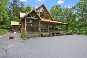 Exterior - Spacious! All Paved road access, High Speed Internet, 7 Minutes to downtown BR!  (Blue Ridge)