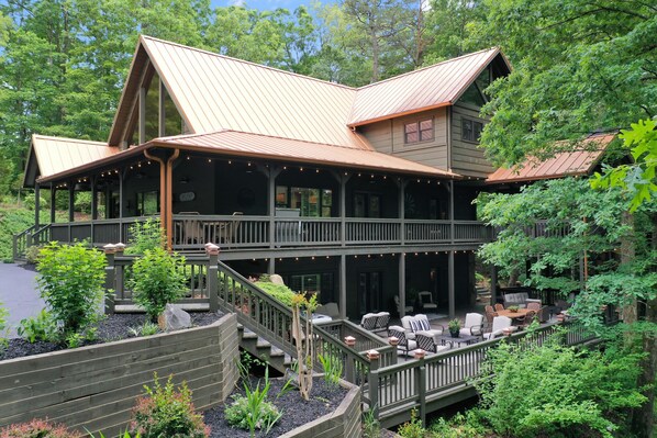 Exterior - Spacious! All Paved road access, High Speed Internet, 7 Minutes to downtown BR!  (Blue Ridge)