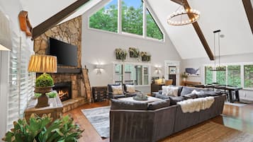 TV connectée, cheminée, jeux vidéo, chaßne hi-fi