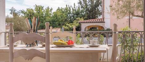 تناول الطعام بالخارج