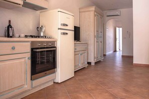 Fridge, oven, stovetop