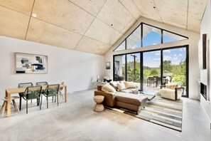 TV, fireplace, offices