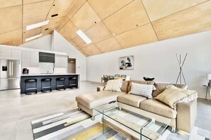 Fernseher, Kamin, Arbeitsbereiche