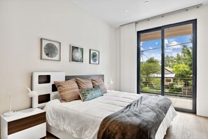 2 bedrooms, iron/ironing board, WiFi, bed sheets - New, Executive Luxurious Townhome, Downtown Whitefish, Amazing Views, Sleeps 8! (Whitefish)