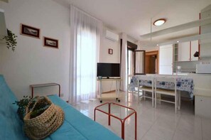 TV - Holiday apartment mit Klimaanlage und Balkon (Bibione)