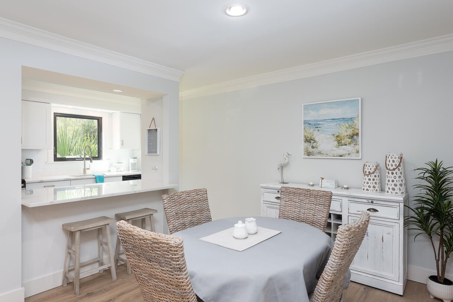 RENOVATED! Single Level 2 Bed/2 Bath High Hammock! Amenity Cards Included!