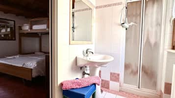 Shower, bidet, towels