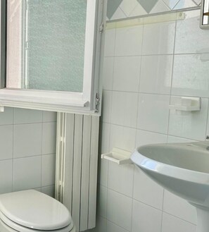 Doccia, bidet, asciugamani