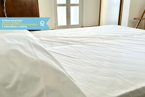 1 bedroom, bed sheets - N254 - Numana, sky-earth with a wonderful garden overlooking the sea (Numana)