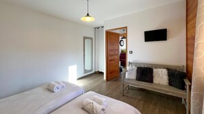 1 bedroom, travel cot, Internet - En toute amitié    . (Faucon-de-Barcelonnette)