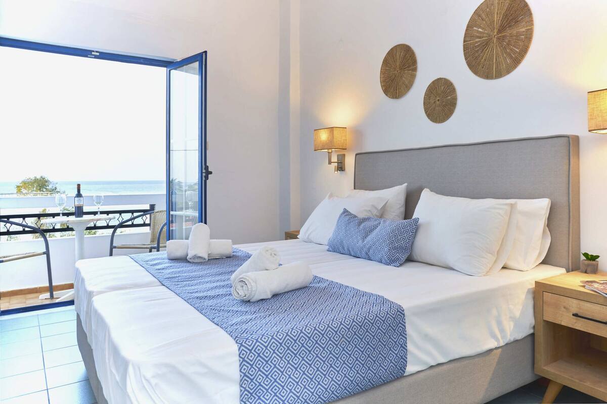 Standard Studio Suite, 1 Queen Bed, Sea View | 1 bedroom, Select Comfort beds, free WiFi, bed sheets