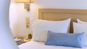 Select Comfort beds, WiFi (free), bed sheets - Veneto Sea View Apartments (Hersonissos)