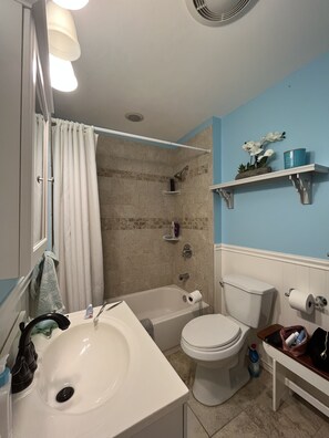 Shower, hair dryer, towels - Jersey shores quiet  gem LAVALLETTE 2 bedroom 2 full baths 
 (Lavallette)