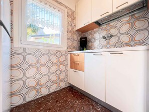 Fridge, microwave, stovetop