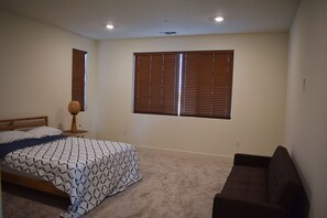 5 Schlafzimmer, Schreibtisch, Bügeleisen/Bügelbrett, kostenloses WLAN