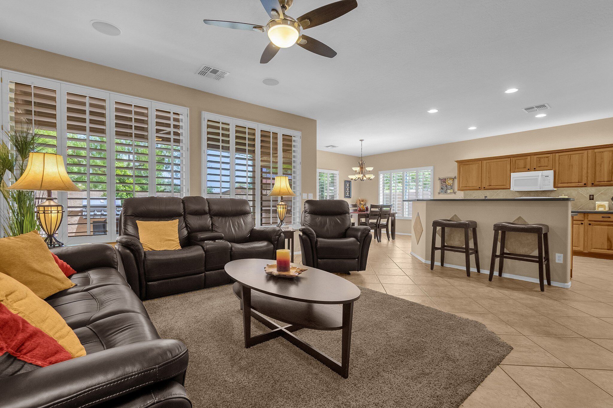 Smart-TV, peis og bøker