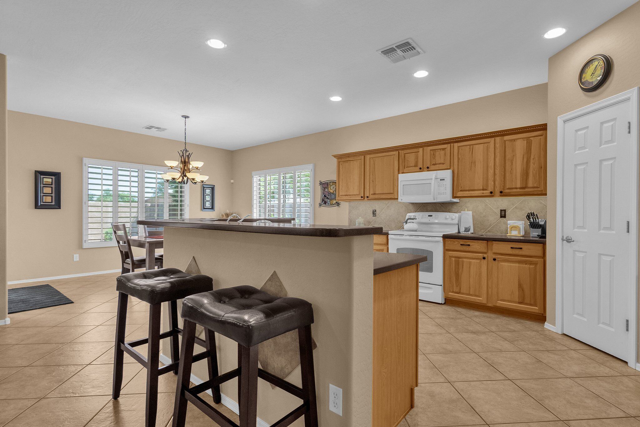 Frigorífic, microones, forn i placa de cuina 