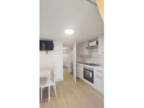 Fridge, microwave, stovetop