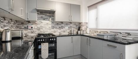 House | Private kitchen | Fridge, microwave, oven, stovetop