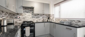 Tms Lovely 3 Bed House-tilbury-free Parking