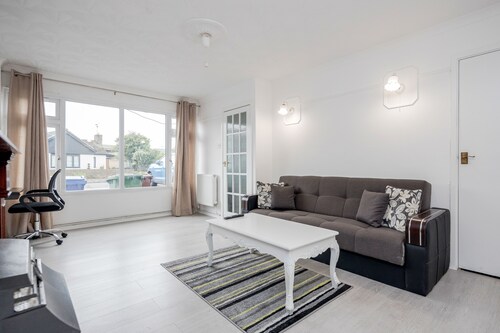 Tms Lovely 3 Bed House-tilbury-free Parking