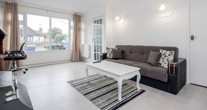 Tms Lovely 3 Bed House-tilbury-free Parking