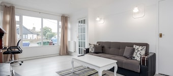 Tms Lovely 3 Bed House-tilbury-free Parking