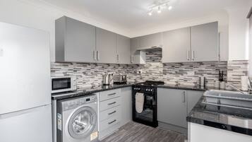 House | Private kitchen | Fridge, microwave, oven, stovetop