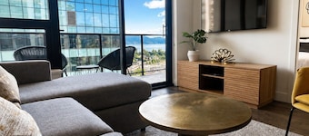 Brooklyn! New & Luxurious 19th Floor - Sleeps 4