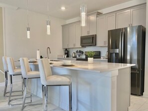 Fridge, microwave, oven, stovetop - Beautiful 4 bedroom 3 bath pool Townhome 280 (Kissimmee)