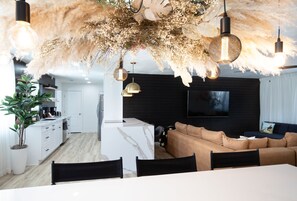 Tv och eldstad
