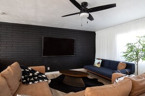 Televisión, chimenea