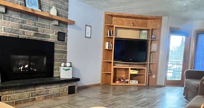 Large Private Fully equipped Suite on the Golf Course close to Many Lakes!