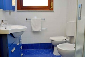 Bathroom - Holiday apartment mit Klimaanlage und Balkon (Bibione)
