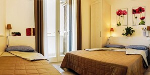 3 bedrooms, WiFi - Holiday apartment with air conditioning, balcony and pool (Bibione)