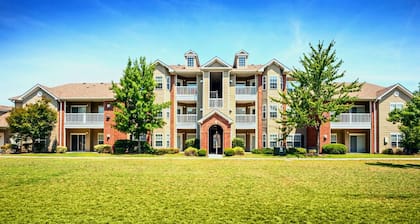 Cozy 1 bed w/ Pool, Gym, Hammock for Professionals