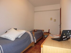 2 bedrooms - Holiday apartment with air conditioning, balcony and pool (Bibione)