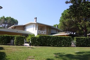 Exterior - Holiday apartment with air conditioning, balcony and pool (Bibione)