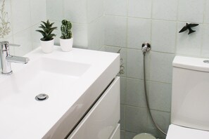 Bathtub - 2-bedroom apartment 1 minute walk from the beach (Figueira da Foz)