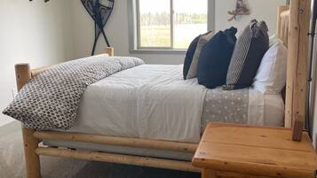 4 bedrooms, iron/ironing board, free WiFi, bed sheets