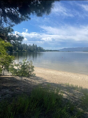 Custom Built Cabin/House Surrounded by Gorgeous Views in Serene Donnelly