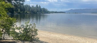 Custom Built Cabin/House Surrounded by Gorgeous Views in Serene Donnelly