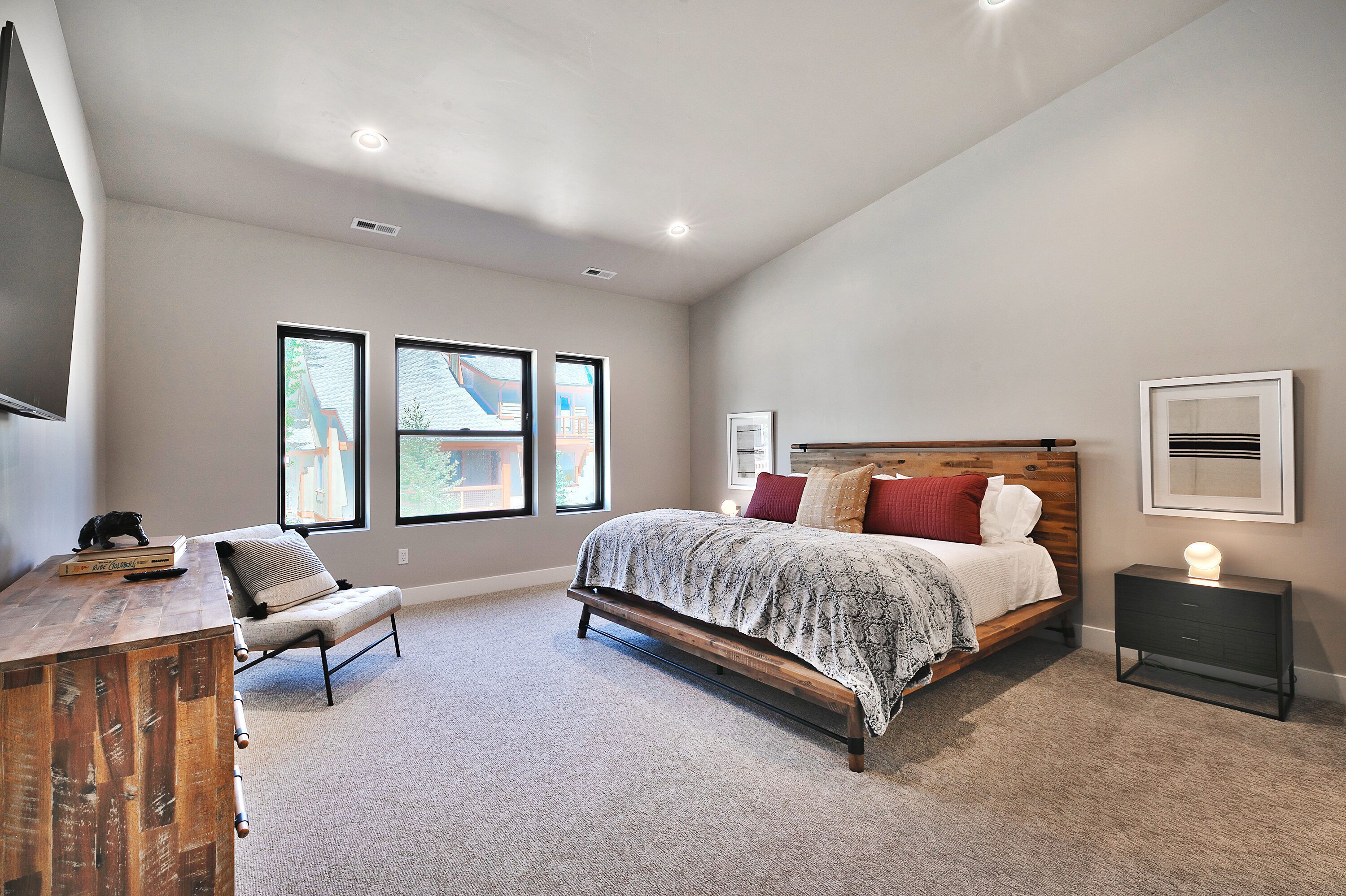 4 habitaciones, escritorio, tabla de planchar con plancha y wifi gratis 