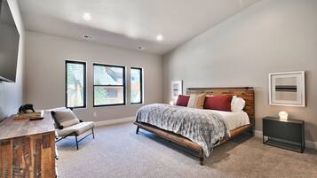 4 bedrooms, desk, iron/ironing board, free WiFi