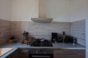 Fridge, microwave, stovetop, dishwasher