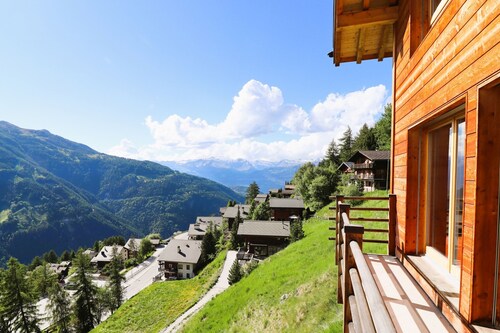 Extérieur: Detached chalet on 3 floors with magnificent views, for 4 people - approx. 80m2Interior: