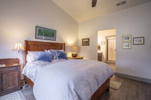 3 soverom, skrivebord, strykejern/-brett og wi-fi (inkludert)