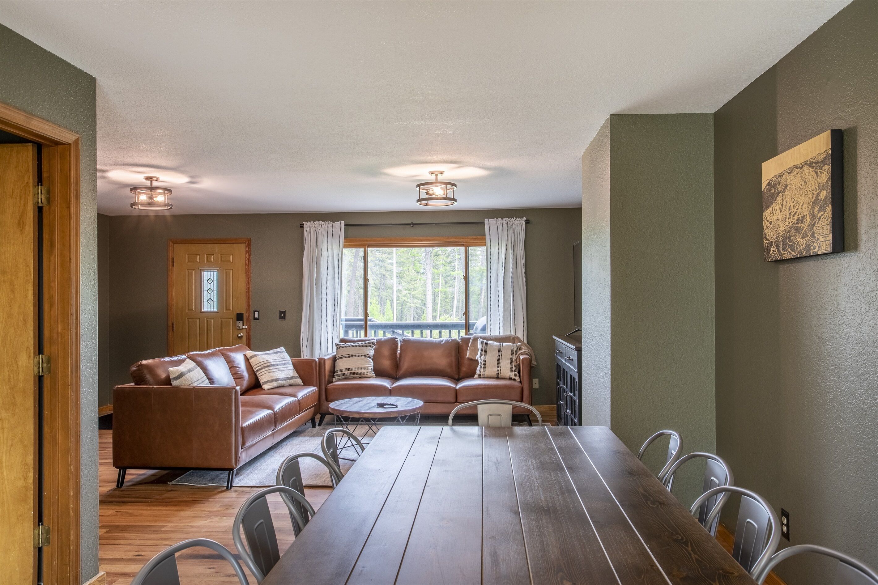 TV connectée, table de tennis de table, espaces bureaux