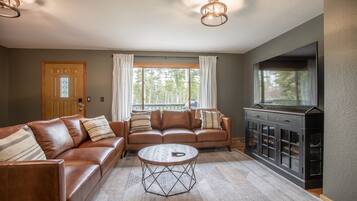 TV connectée, table de tennis de table, espaces bureaux