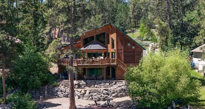Lakeside Lodge with Private Dock and Beach, Sleeps 10!